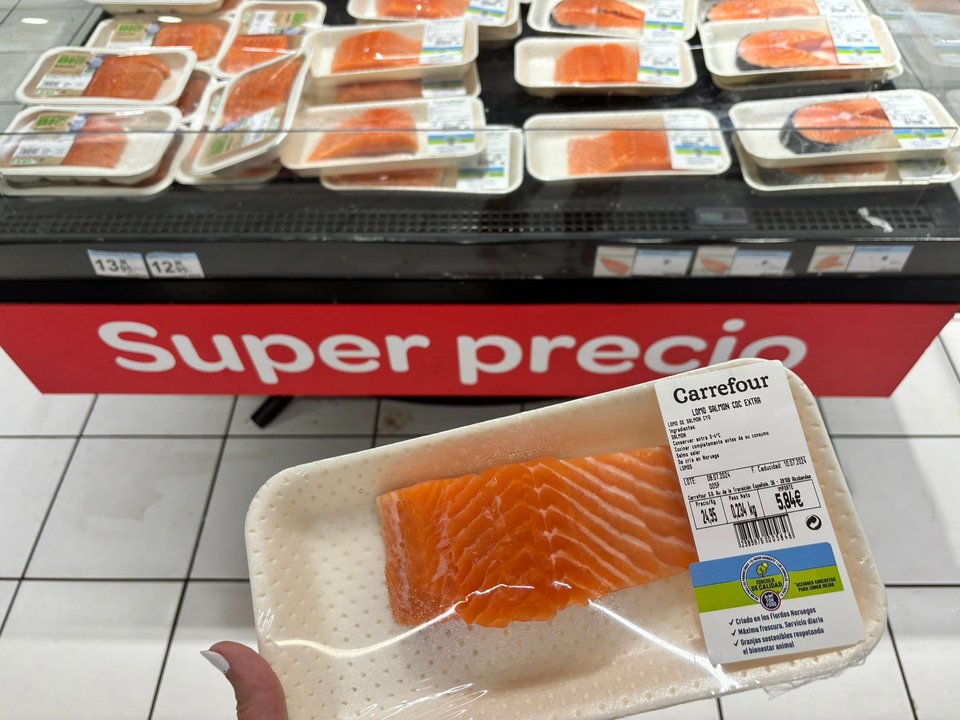 La oferta del salmÃ³n en el Carrefour. Foto: El Infiltrado.