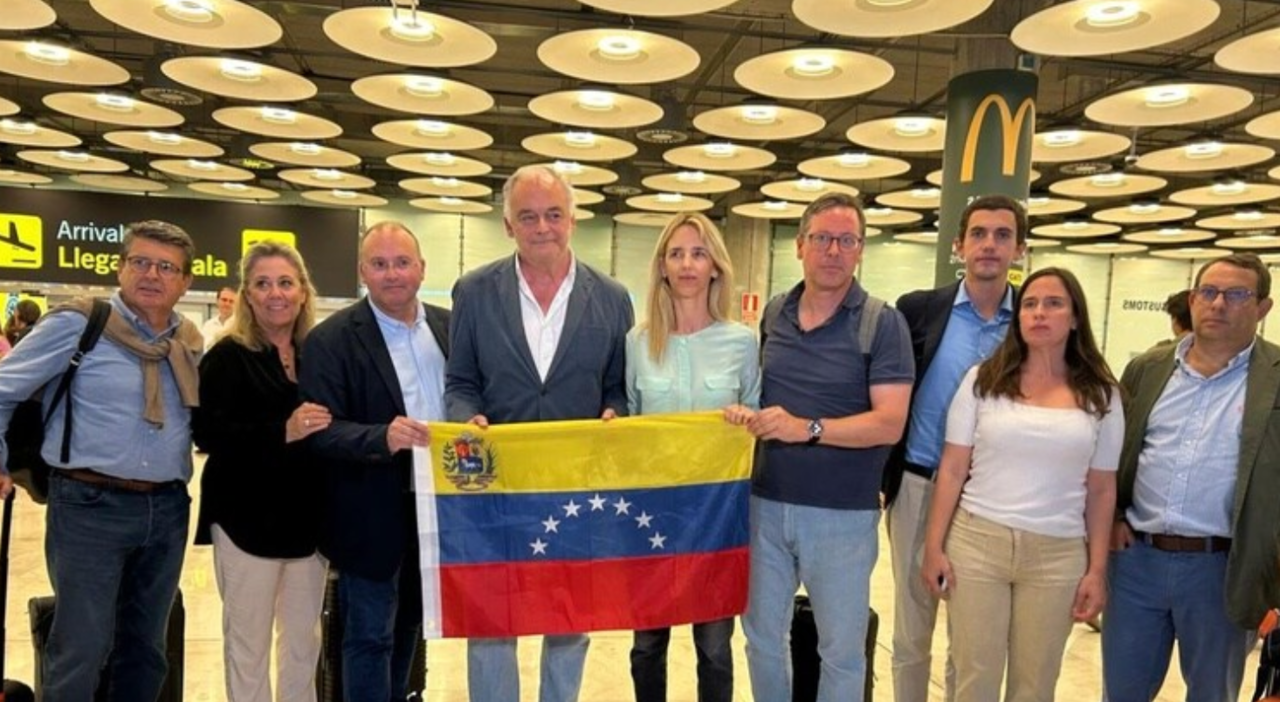 La plana del PP con la bandera de Venezuela